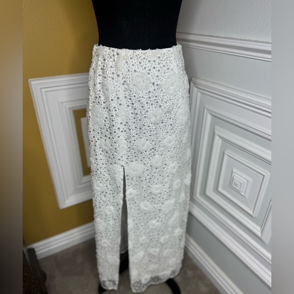 Show Me Your MuMu Weddings Elegant White Sequin Skirt - Picture 10 of 12
